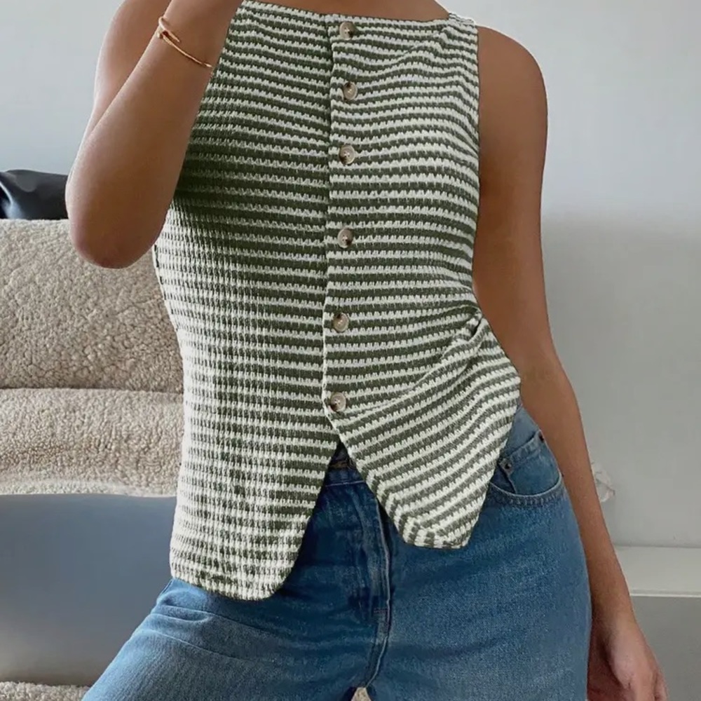 Button down blouse - Picture 2 of 3